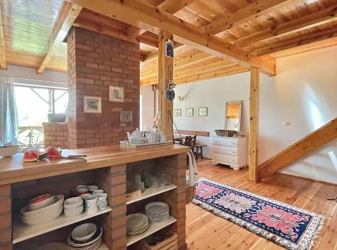 Anika Dom W Lesie Nad Jeziorem Slupinko